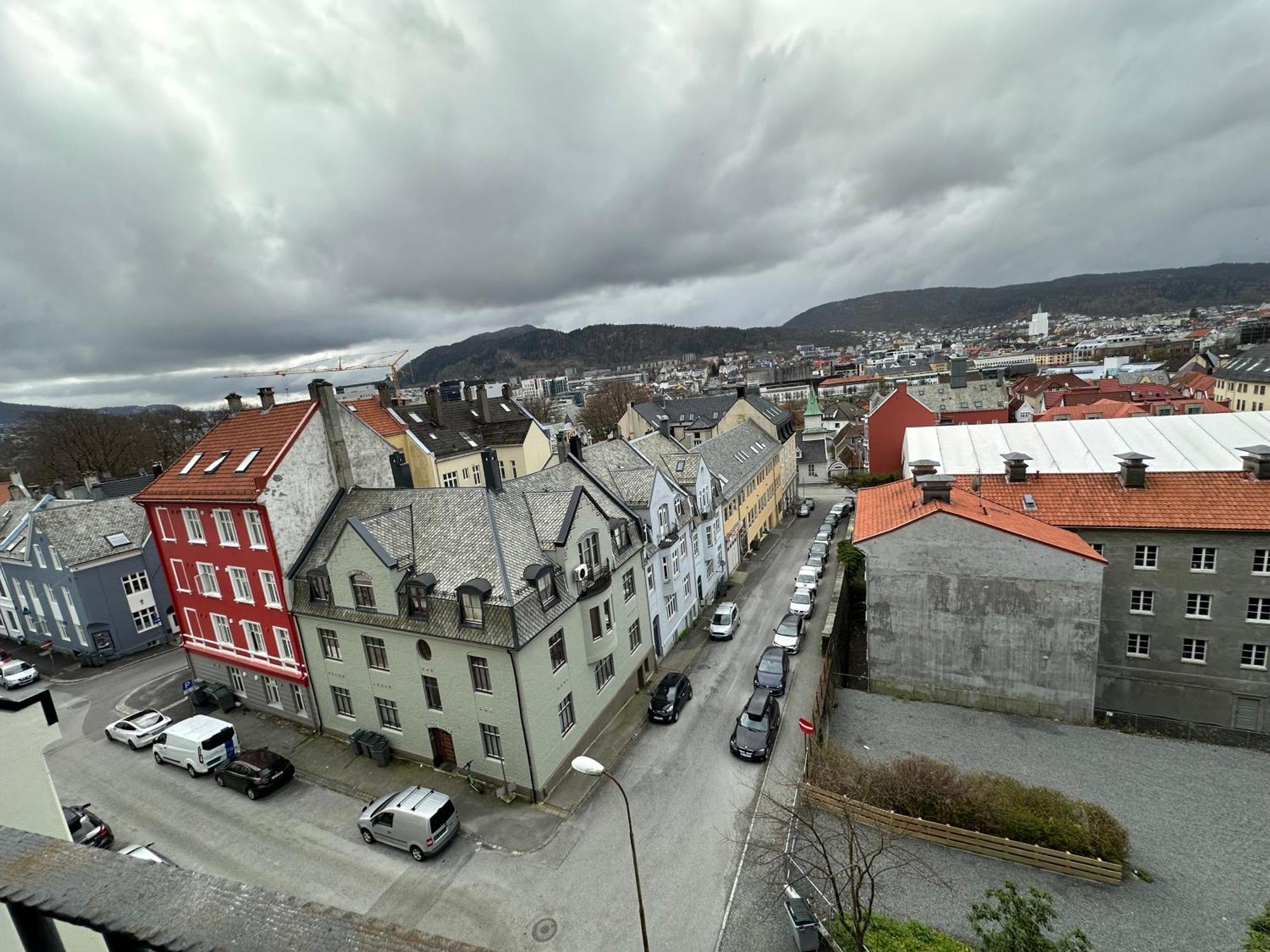 Sjarmerende Bolig Like Ved Togstasjonen Apartment Bergen Bagian luar foto